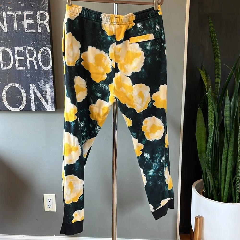 💃Nike XL Yellow Green Floral Club Fleece Lounge Joggers Pants - Picture 4 of 11